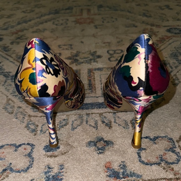 BCBGMaxAzria Multi-Colored Heels with Pointed Toe and High Heels - Picture 3 of 5